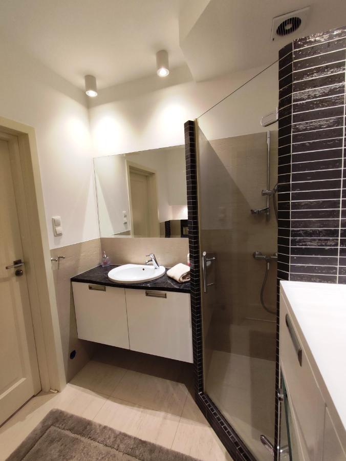 Artus Apartment กดัญสก์ ภายนอก รูปภาพ
